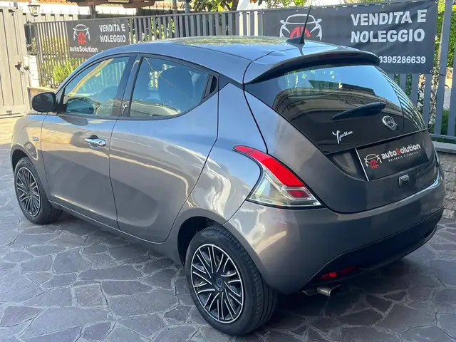Lancia Ypsilon view 4