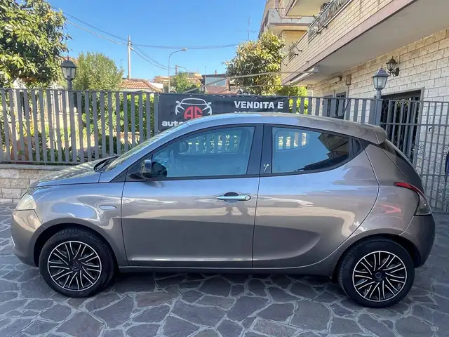 Lancia Ypsilon view 2