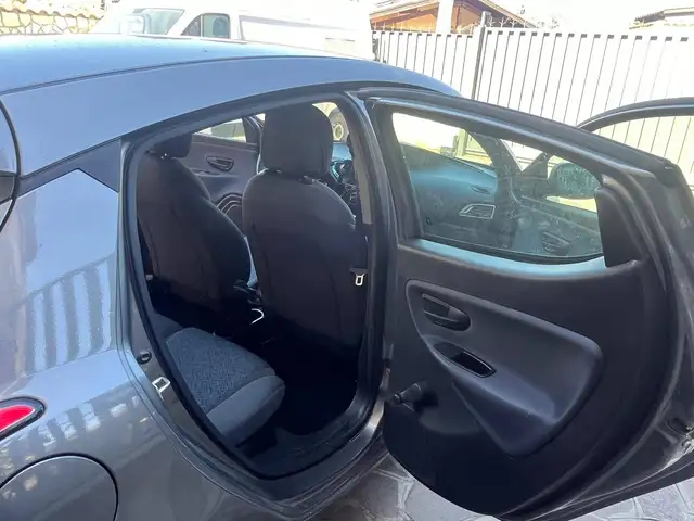 Lancia Ypsilon view 14