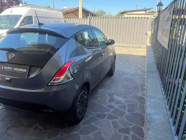 Lancia Ypsilon view 6