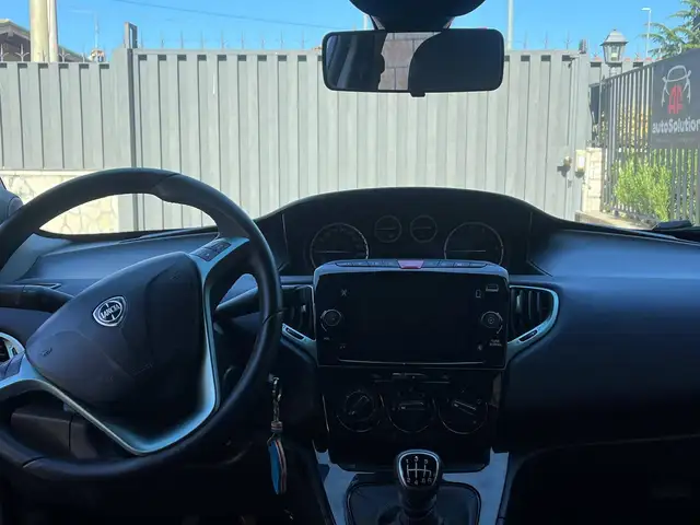 Lancia Ypsilon view 13