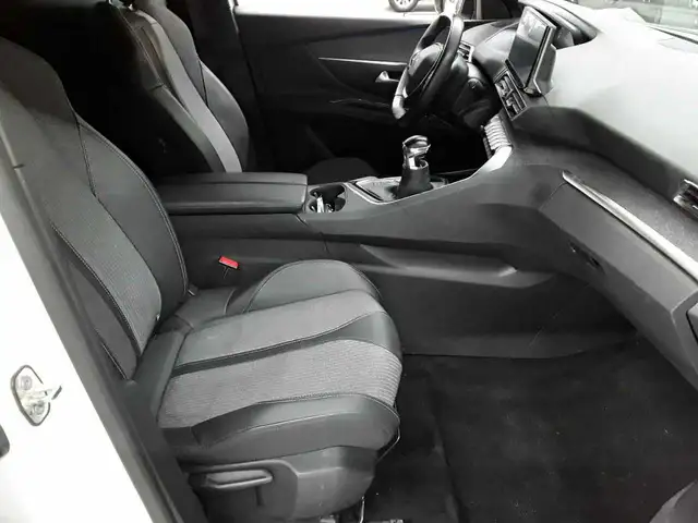 Peugeot 3008 view 8