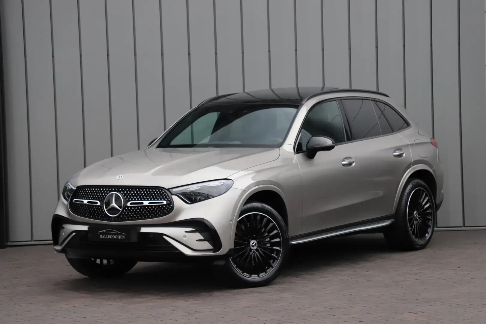 Mercedes-Benz GLC 300 300e AMG 4-Matic Aut9 | Pano | Keyles | Massage | Grijs - 1