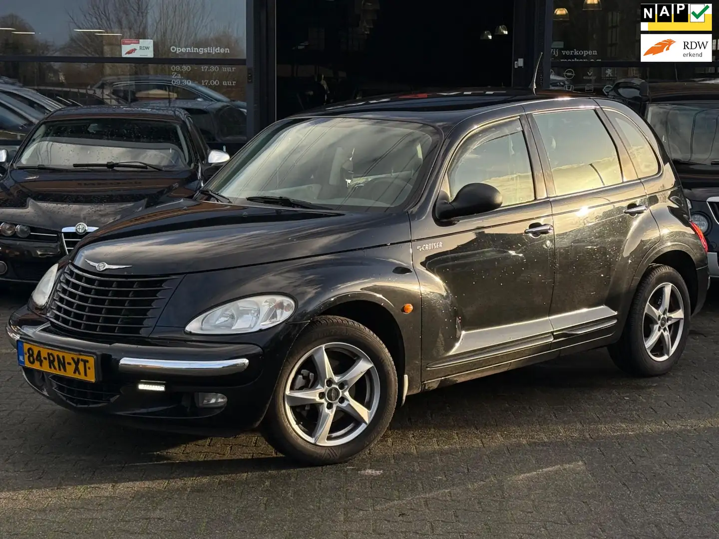 Chrysler PT Cruiser 2.4i Limited AUTOMAAT/LEDER/STLVRM/CRUISE/APK 06-0 Černá - 1