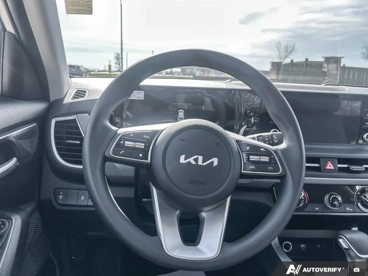 Kia Seltos снимка Kia Seltos