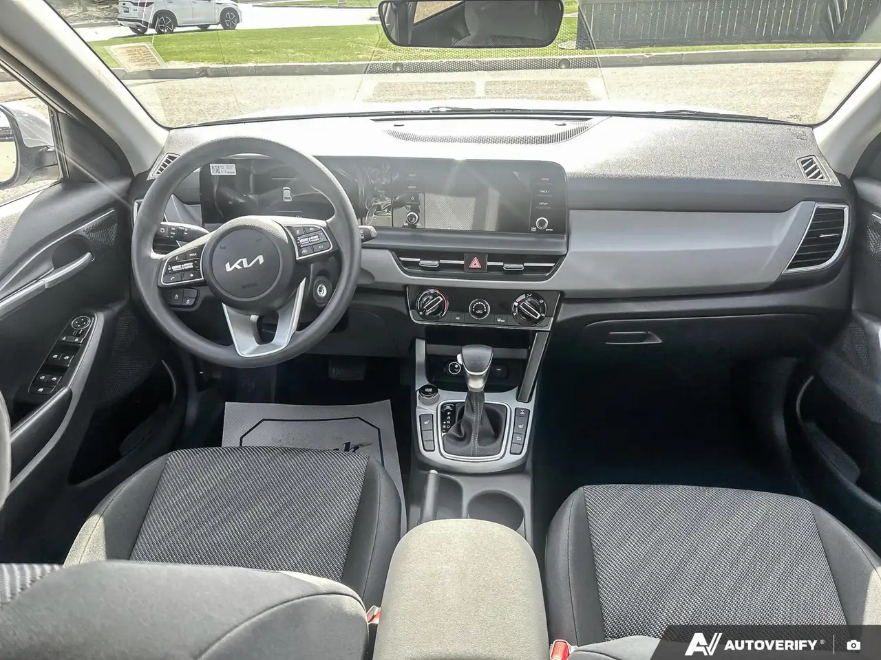 Kia Seltos снимка Kia Seltos