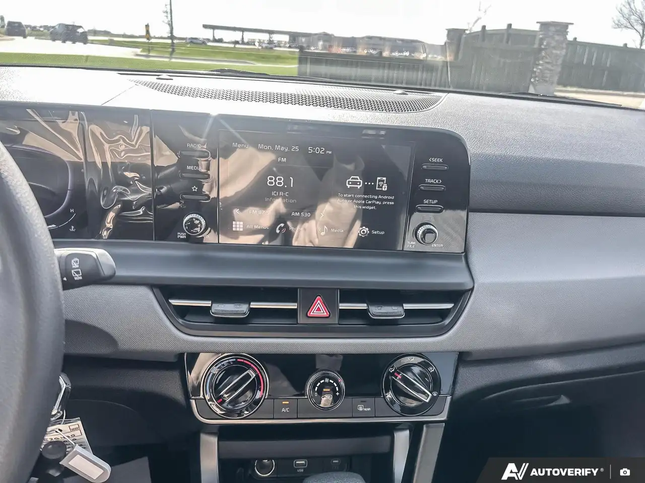 Kia Seltos снимка Kia Seltos
