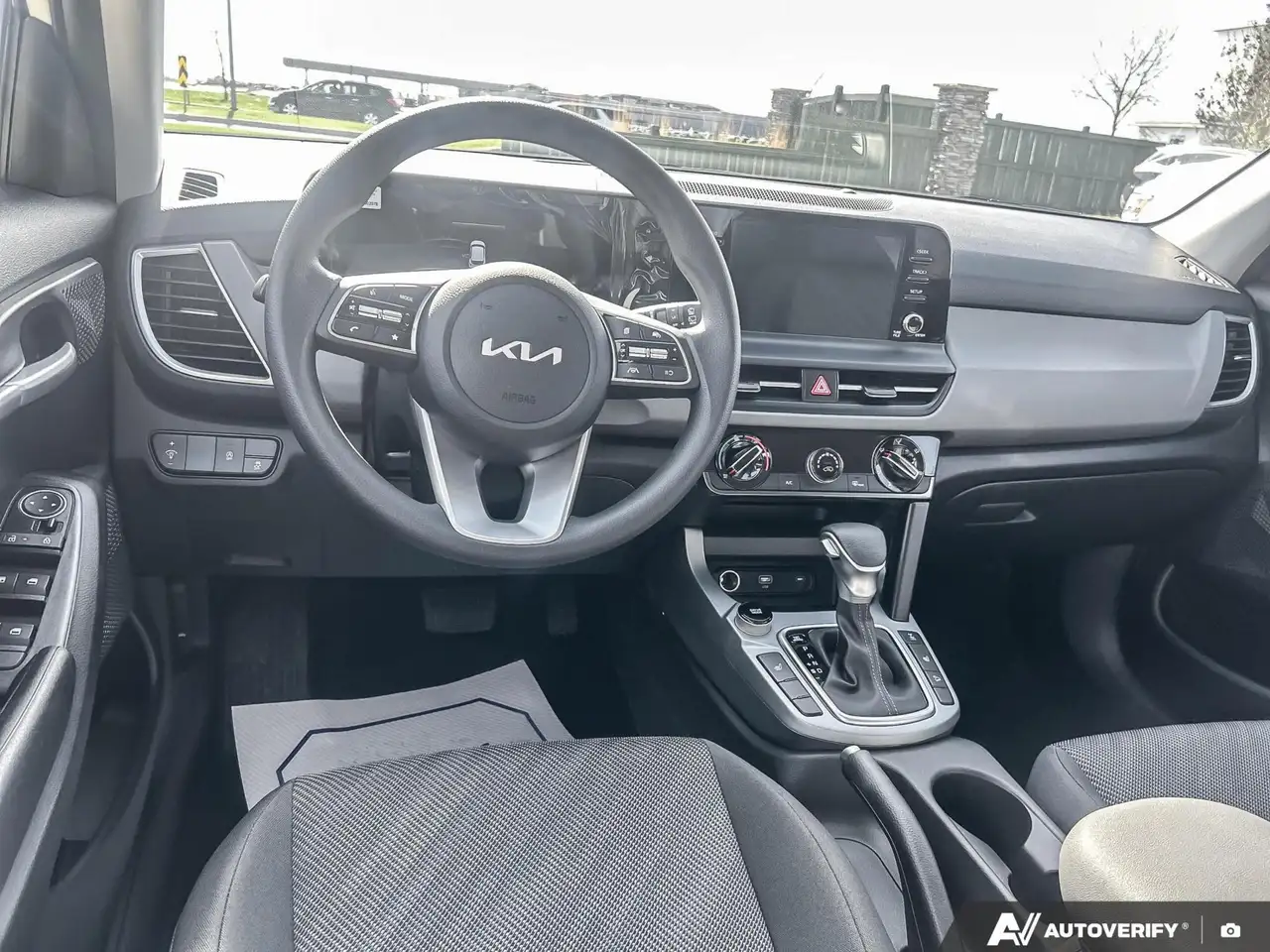 Kia Seltos снимка Kia Seltos