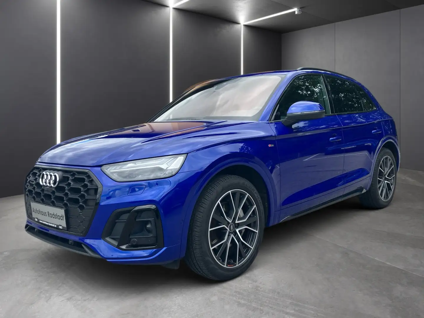 Audi Q5 55 TFSI e quattro S line Blau - 1