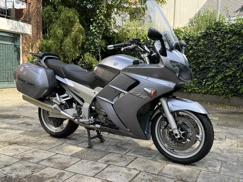 Yamaha FJR 1300 - foto 2