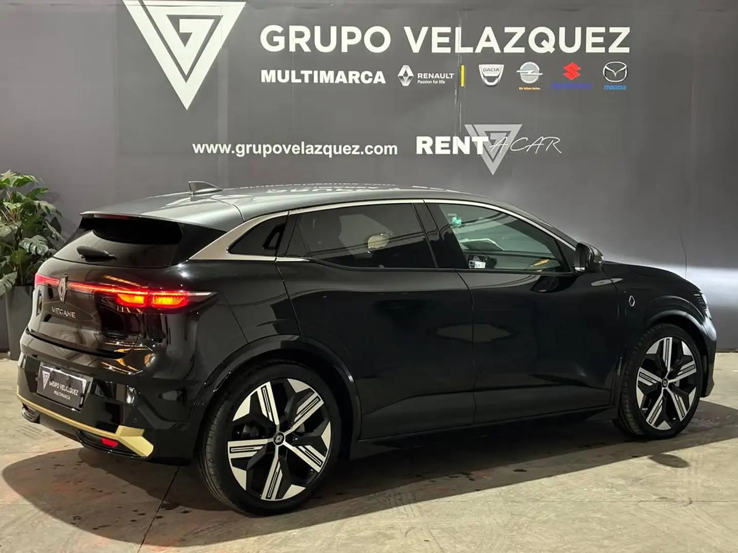 Renault Megane E-Tech Iconic Autonomía Confort AC22 EV60 160kW Negro - 2