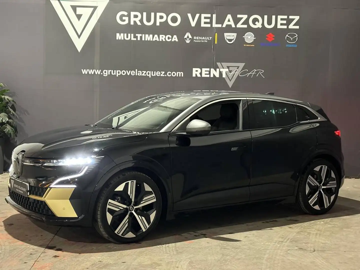 Renault Megane E-Tech Iconic Autonomía Confort AC22 EV60 160kW Negro - 1