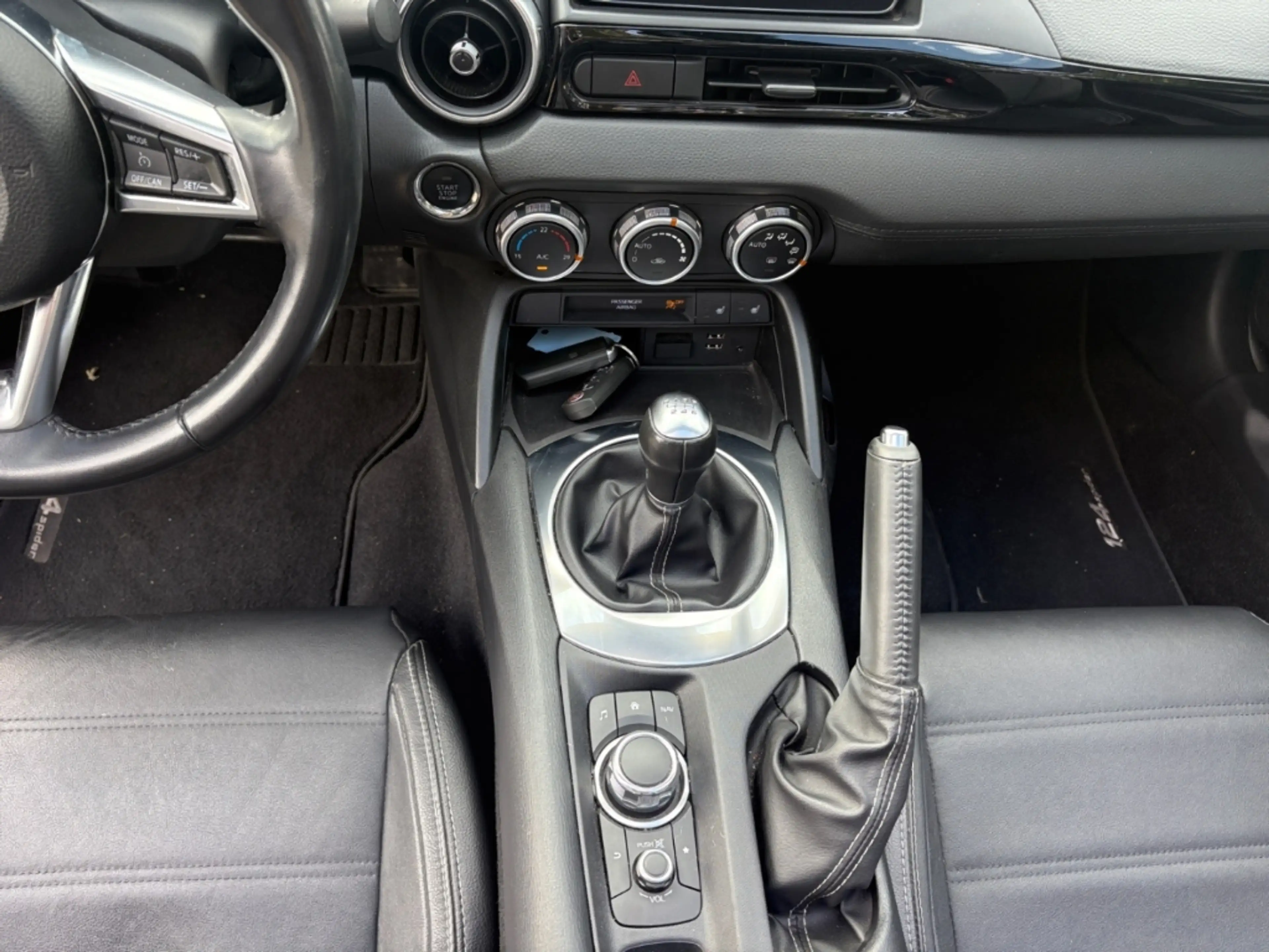 Fiat 124 Spider Lusso MultiAir Turbo Navi Klimaautom Musikstreamin — photo 11