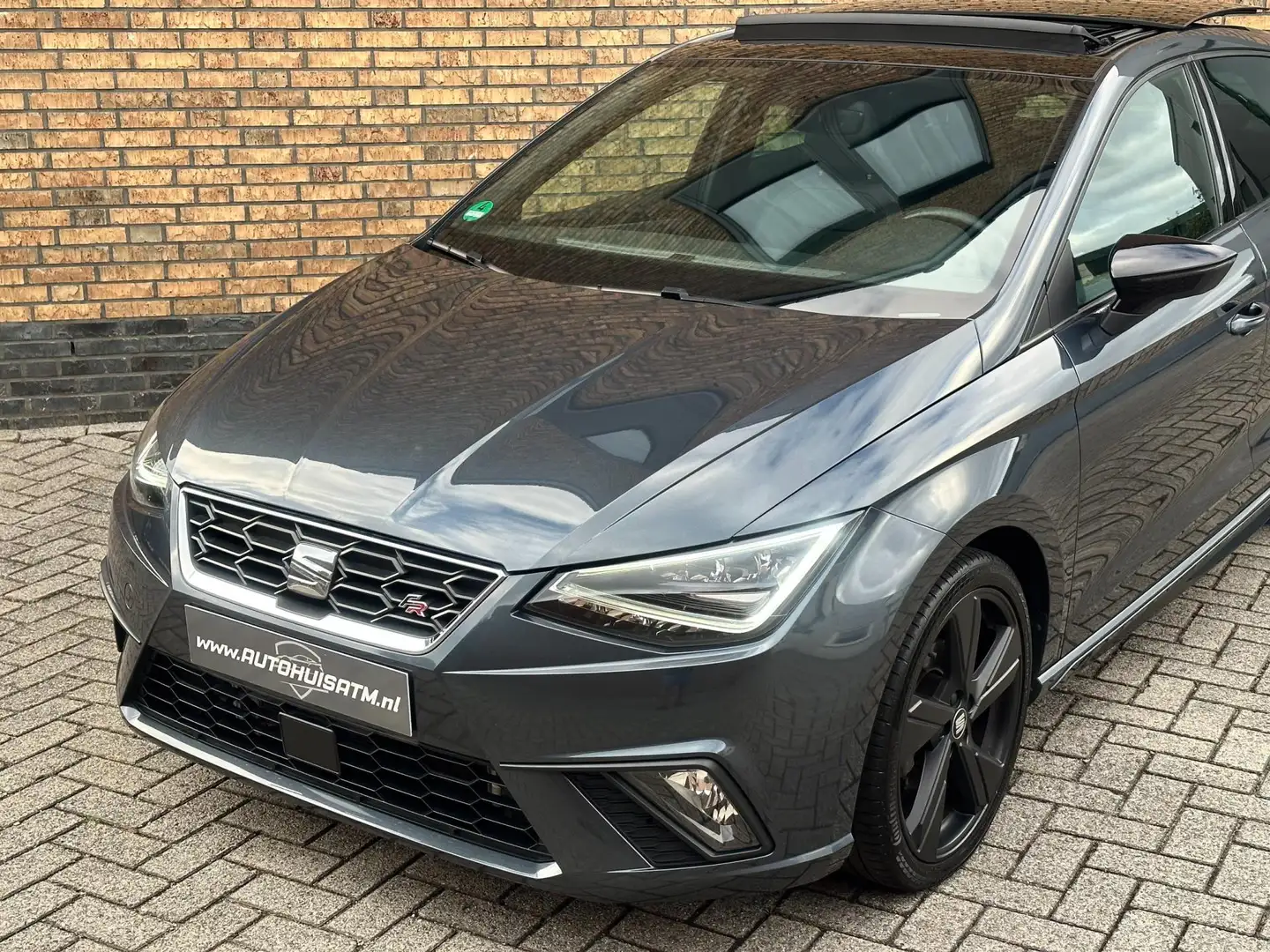 SEAT Ibiza 1.0 TSI FR Black Edition Pano Led Cruise Stoelvw C Grijs - 2