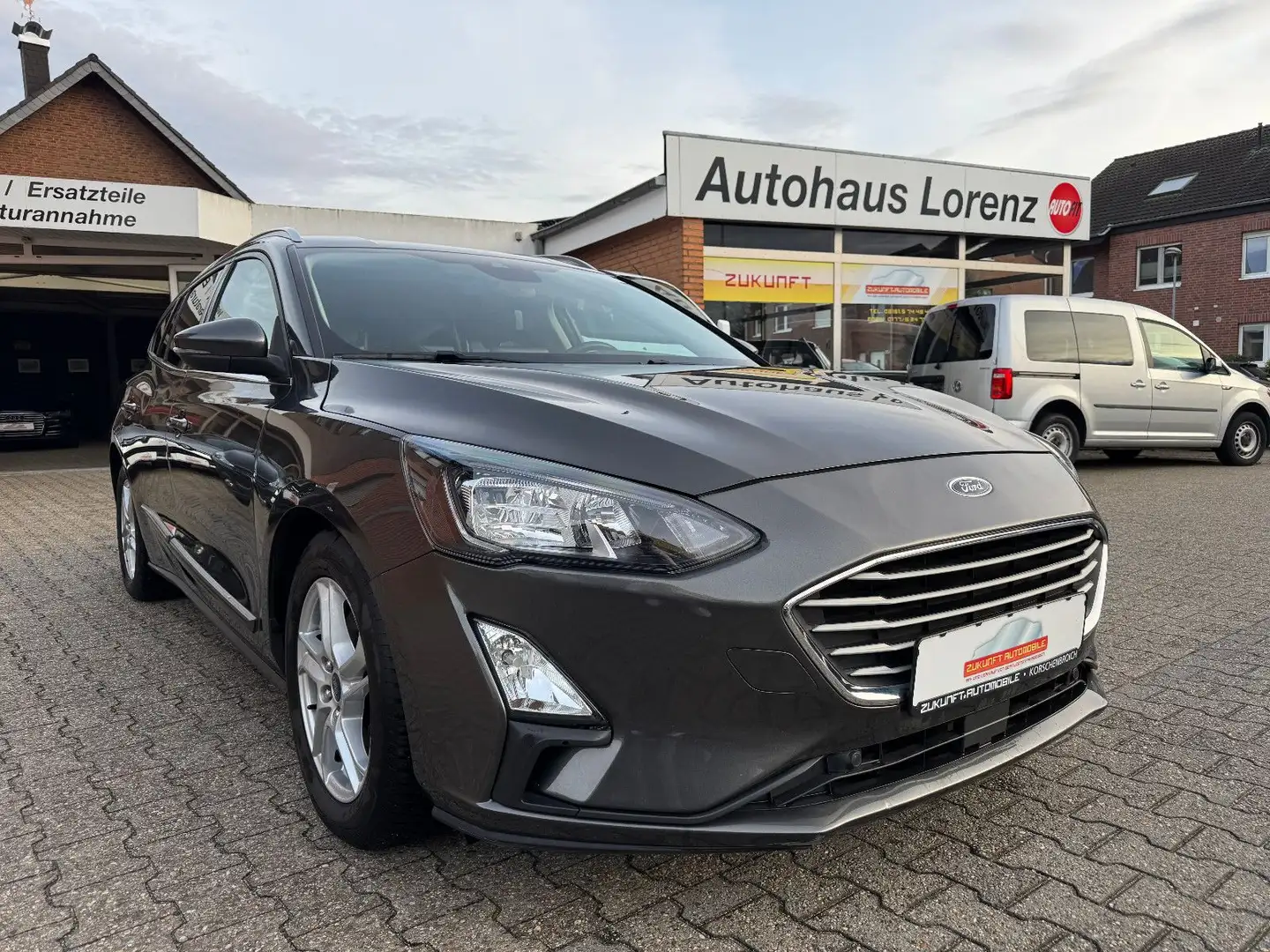 Ford Focus Turnier Cool & Connect /1.Hand/Navi/PDC Grau - 1