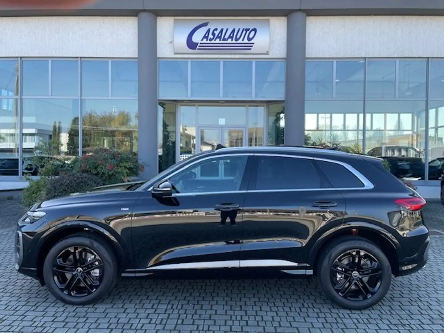 Audi Q5 S Line Edition TDI quattro S Tronic KM.0/TECH PLUS Zwart - 1