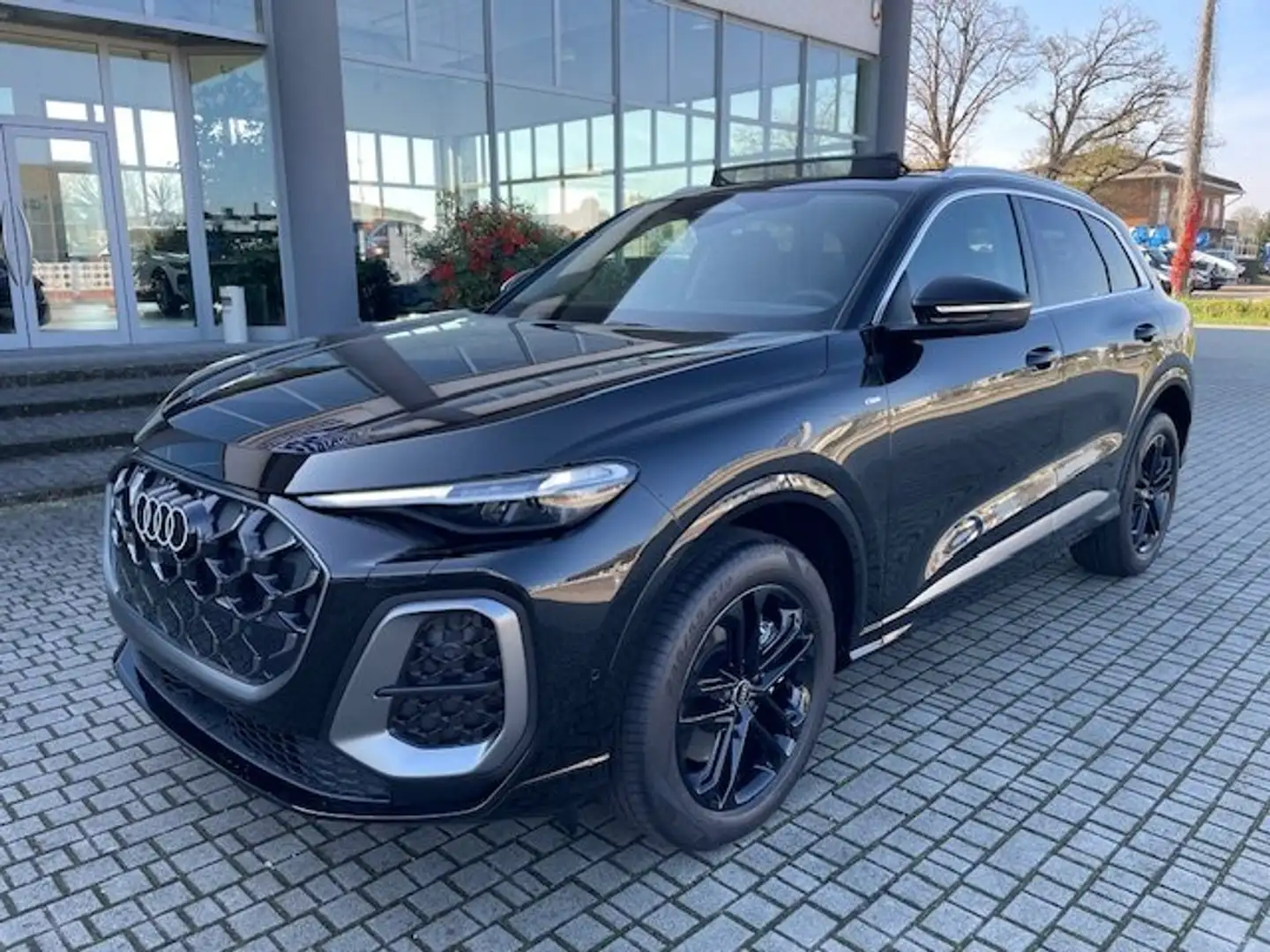 Audi Q5 S Line Edition TDI quattro S Tronic KM.0/TECH PLUS Zwart - 2