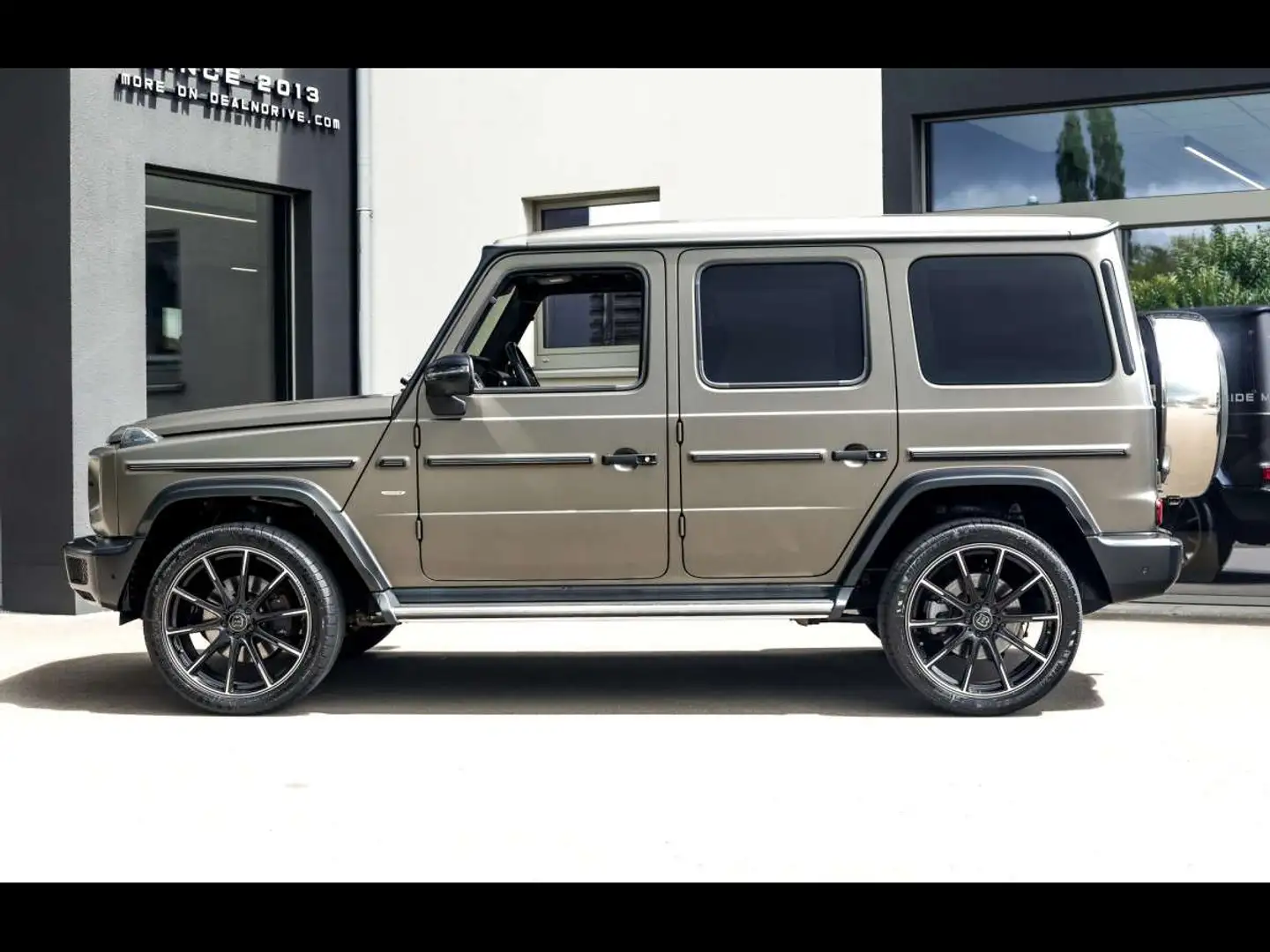 Mercedes-Benz G 400 d AMG STRONGER THAN TIME8x WHEELSBRABUSMAGNO Gris - 2