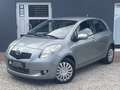 Toyota Yaris 1,3-l-MMT.Automatik,Klima,PDC Sol Gris - thumbnail 1