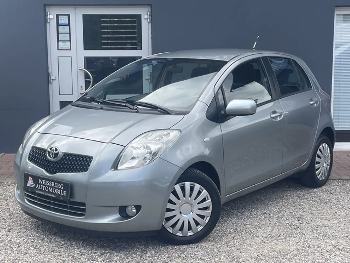 Toyota Yaris 1,3-l-MMT.Automatik,Klima,PDC Sol Grau - 1