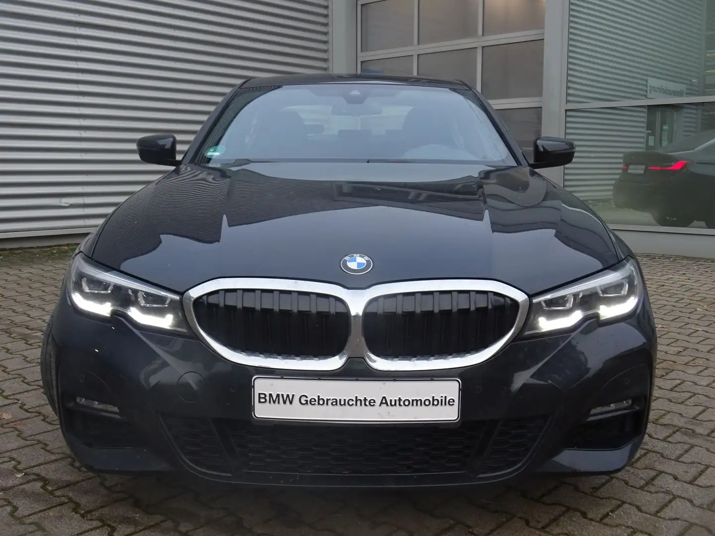 BMW 320 i Lim. M Sport erw.LED LivePro CarPlay LM SH Schwarz - 2