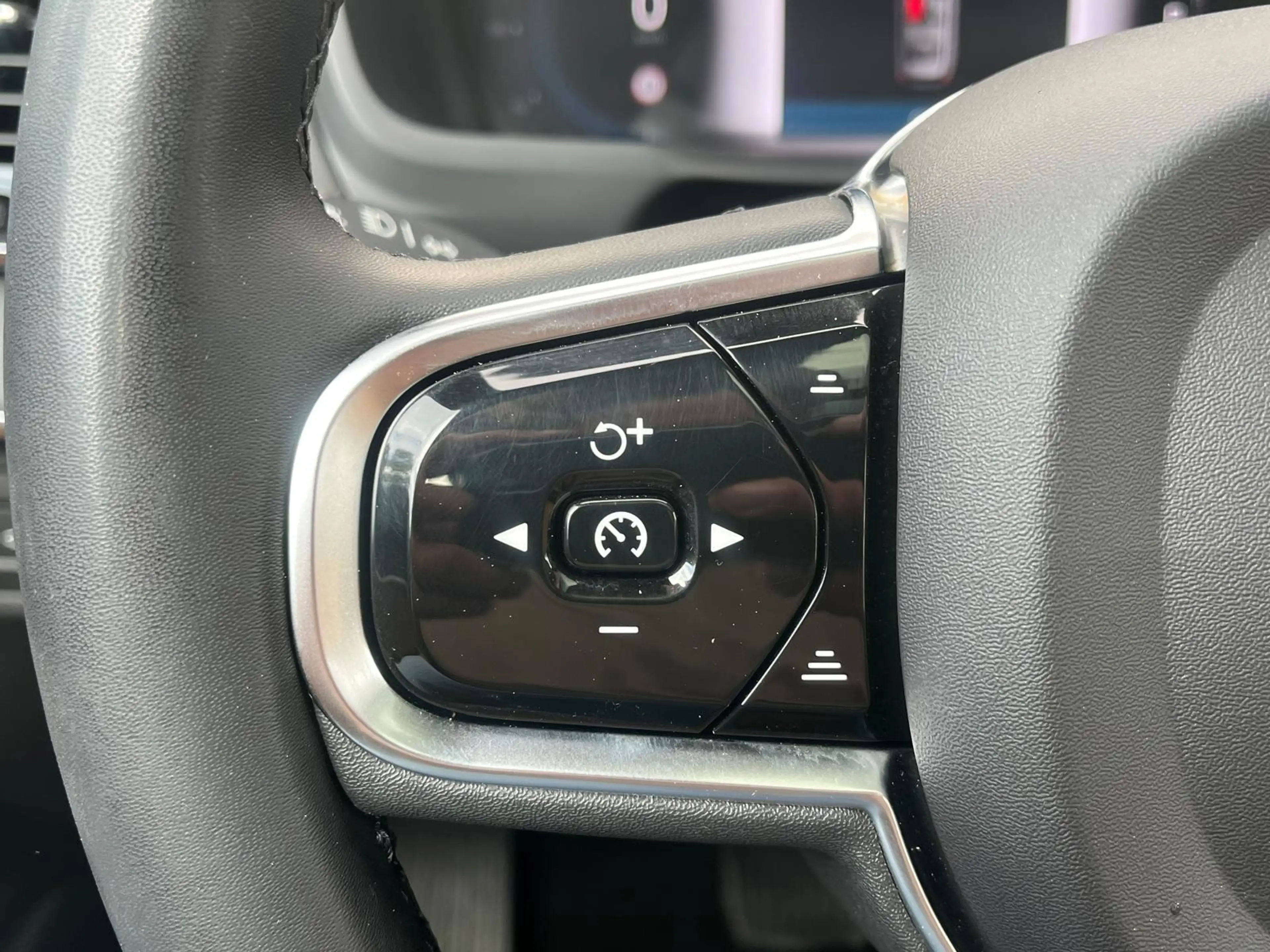 Volvo XC90 2.0 T8 Recharge AWD Ultimate Bright 7P | Adaptive — photo 20