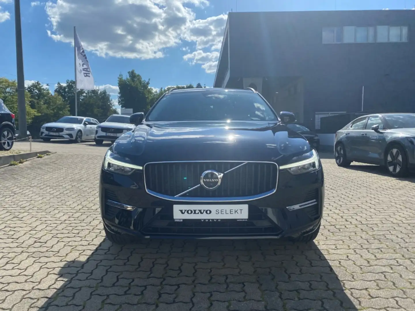 Volvo XC60 B5 Benzin Momentum Pro Automatik 360°Kamera Pano L Schwarz - 2