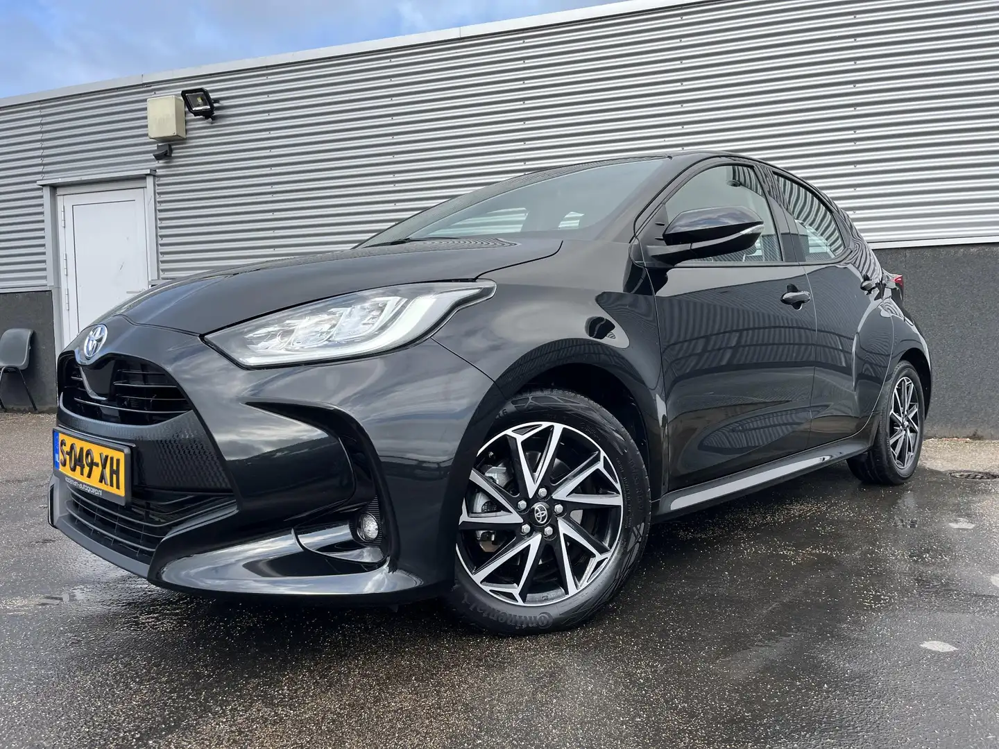 Toyota Yaris 1.5 Hybrid Dynamic Trekhaak, LED, Smart Key, Licht Zwart - 2