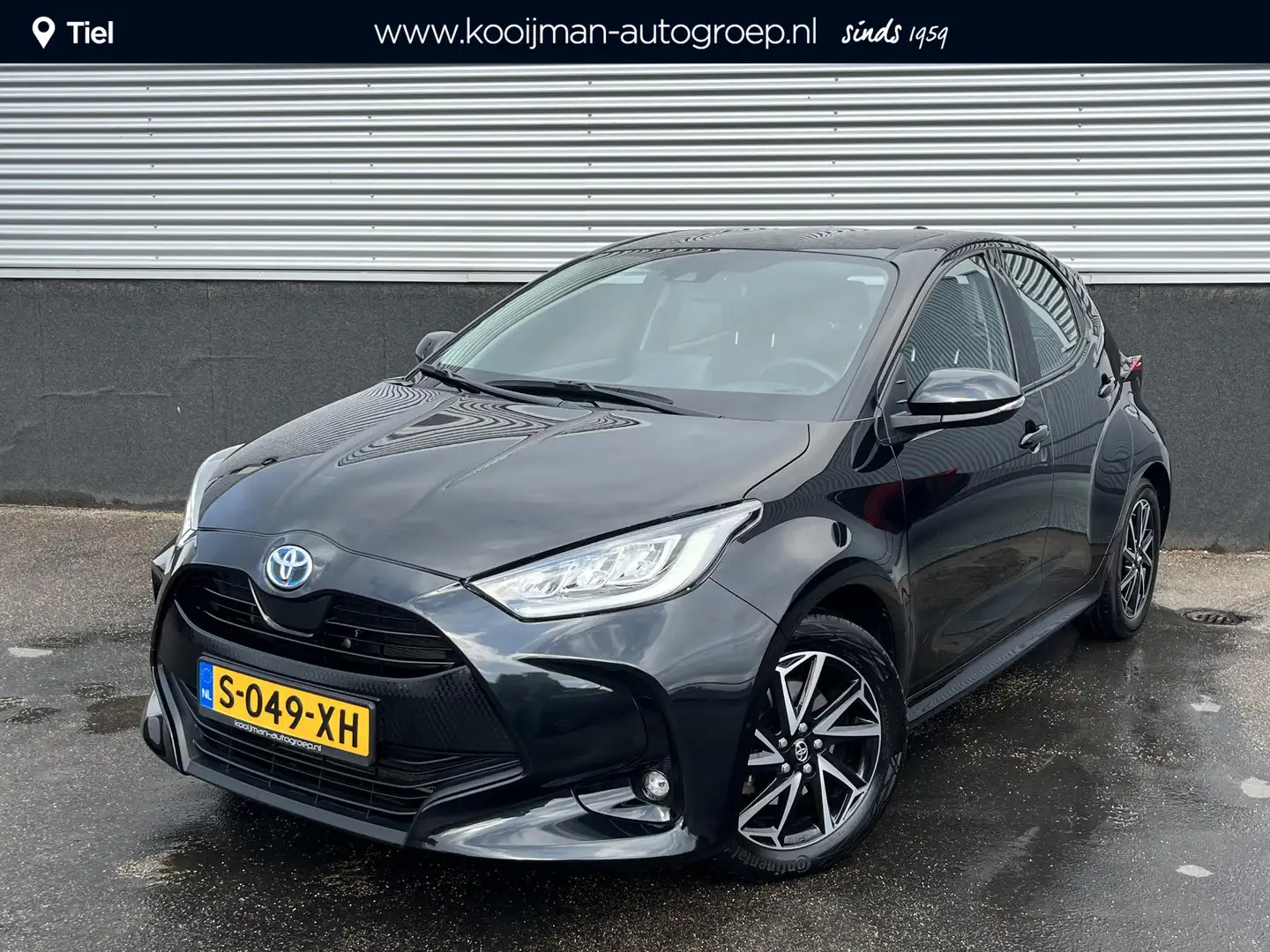 Toyota Yaris 1.5 Hybrid Dynamic Trekhaak, LED, Smart Key, Licht Zwart - 1