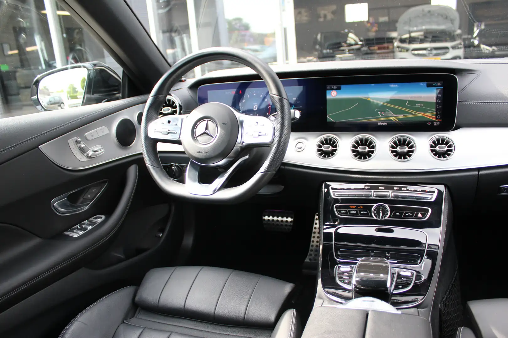 Mercedes-Benz E 450 Cabrio 4MATIC AMG | Memory | Widescreen Zwart - 2