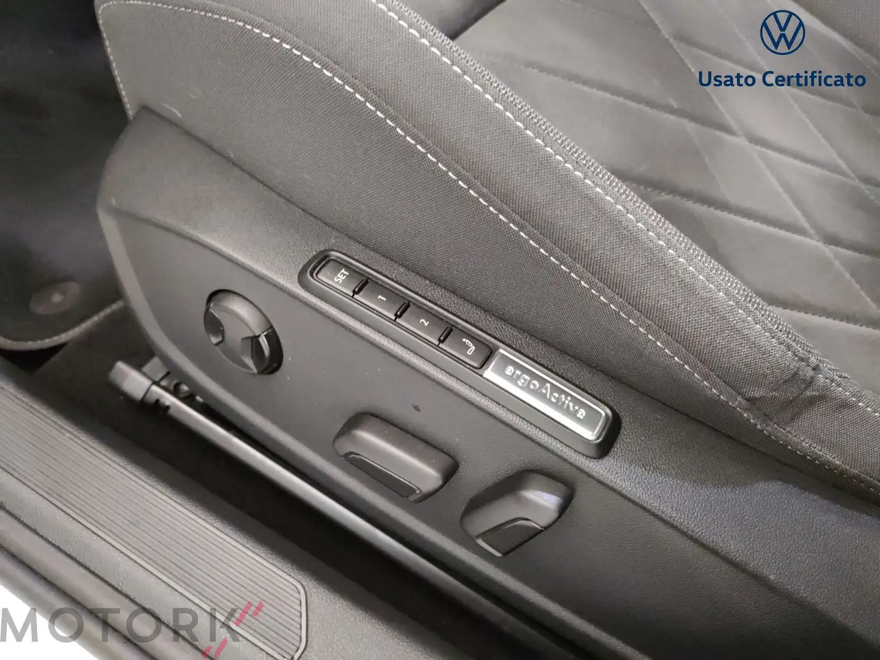 Volkswagen Golf 1.5 eTSI EVO ACT Style DSG 17