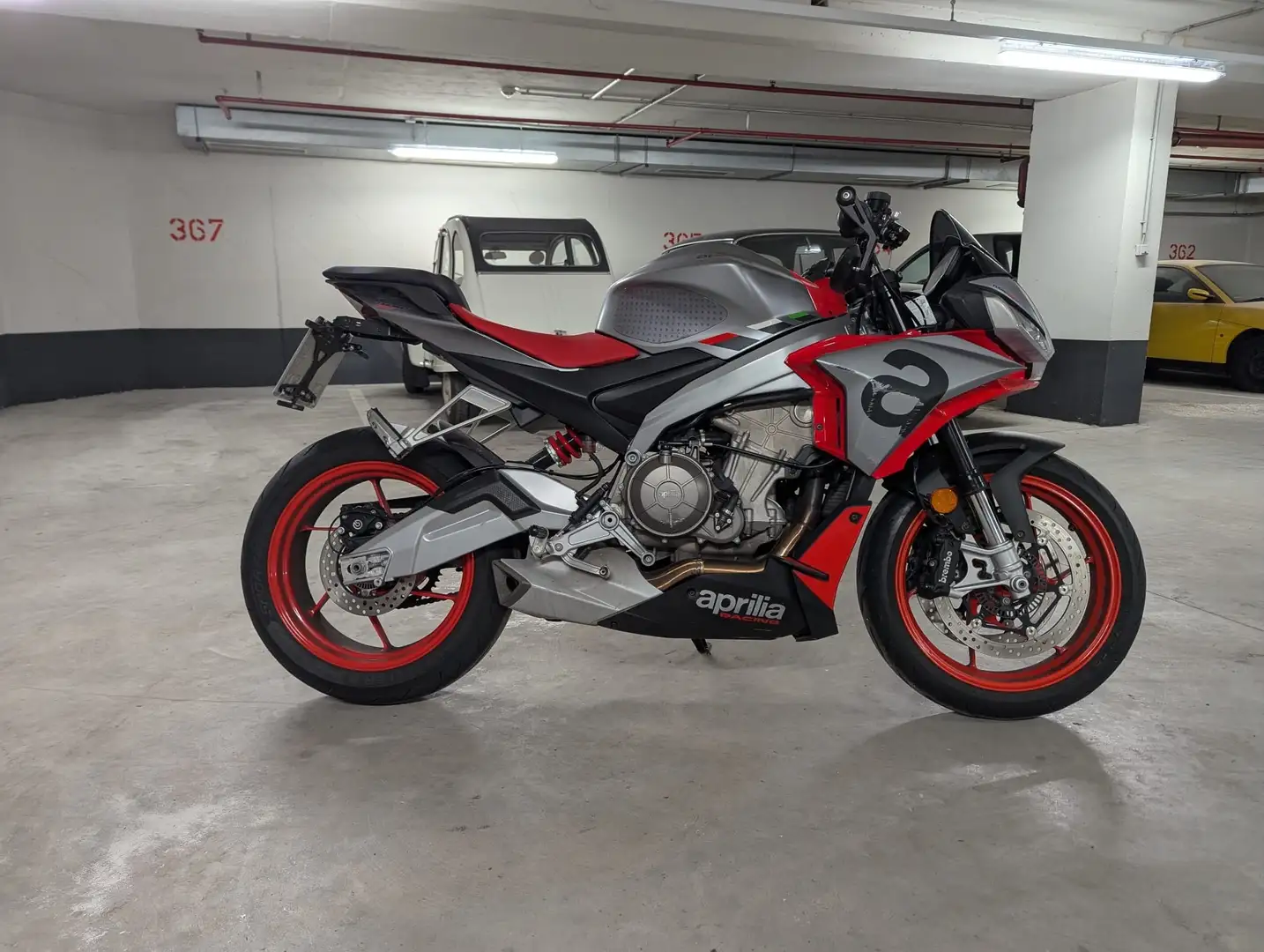 Aprilia Tuono 660 Gris - 1