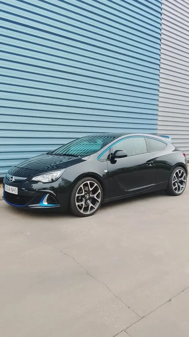 Opel Astra GTC 2.0 T S/S OPC - 1