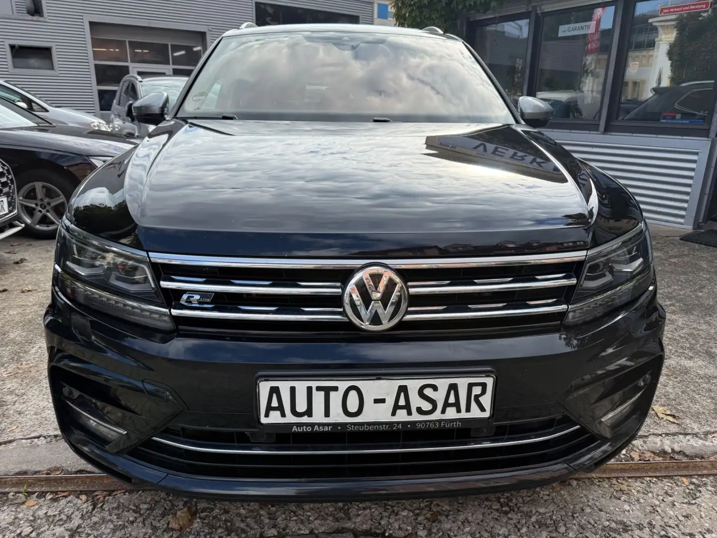 Volkswagen Tiguan Allspace Highline 4Motion R-LINE/PANO/AHK Schwarz - 2