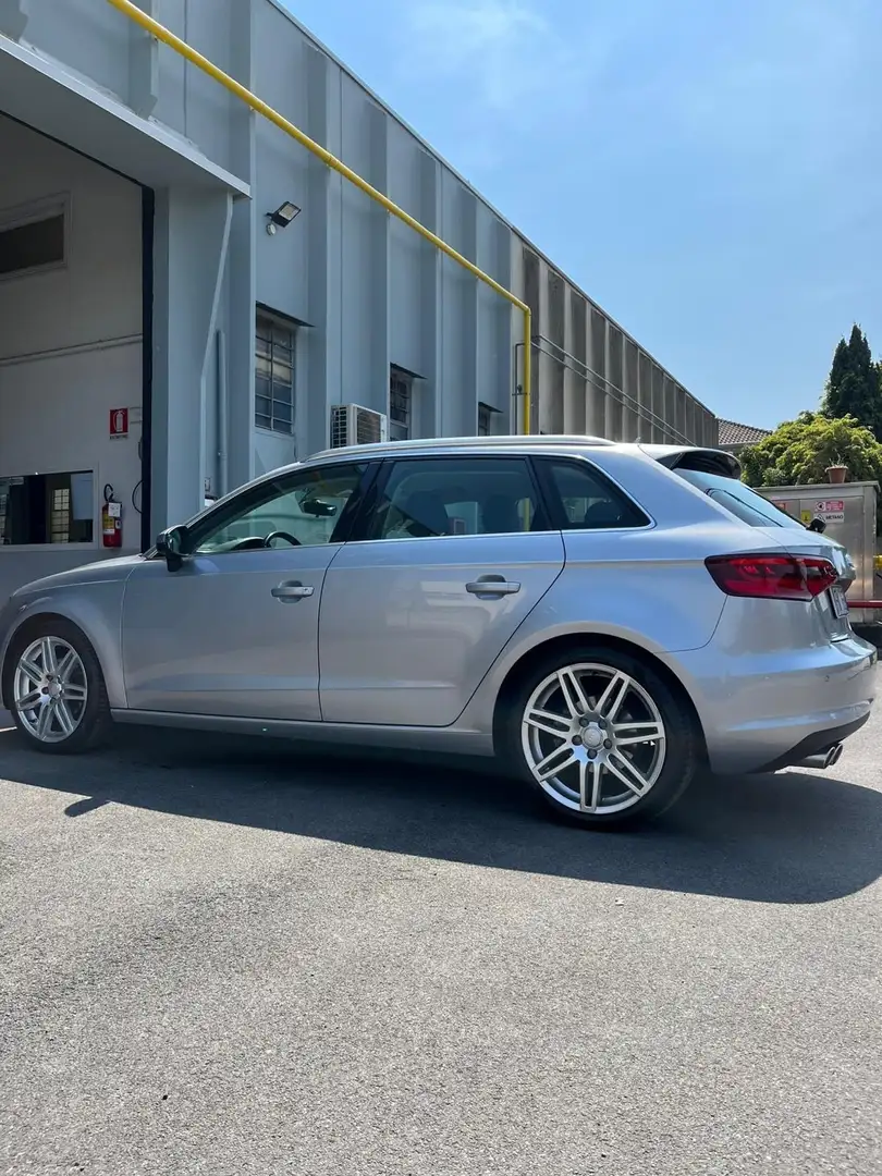 Audi A3 A3 SPB 2.0 TDI S tronic Grau - 2
