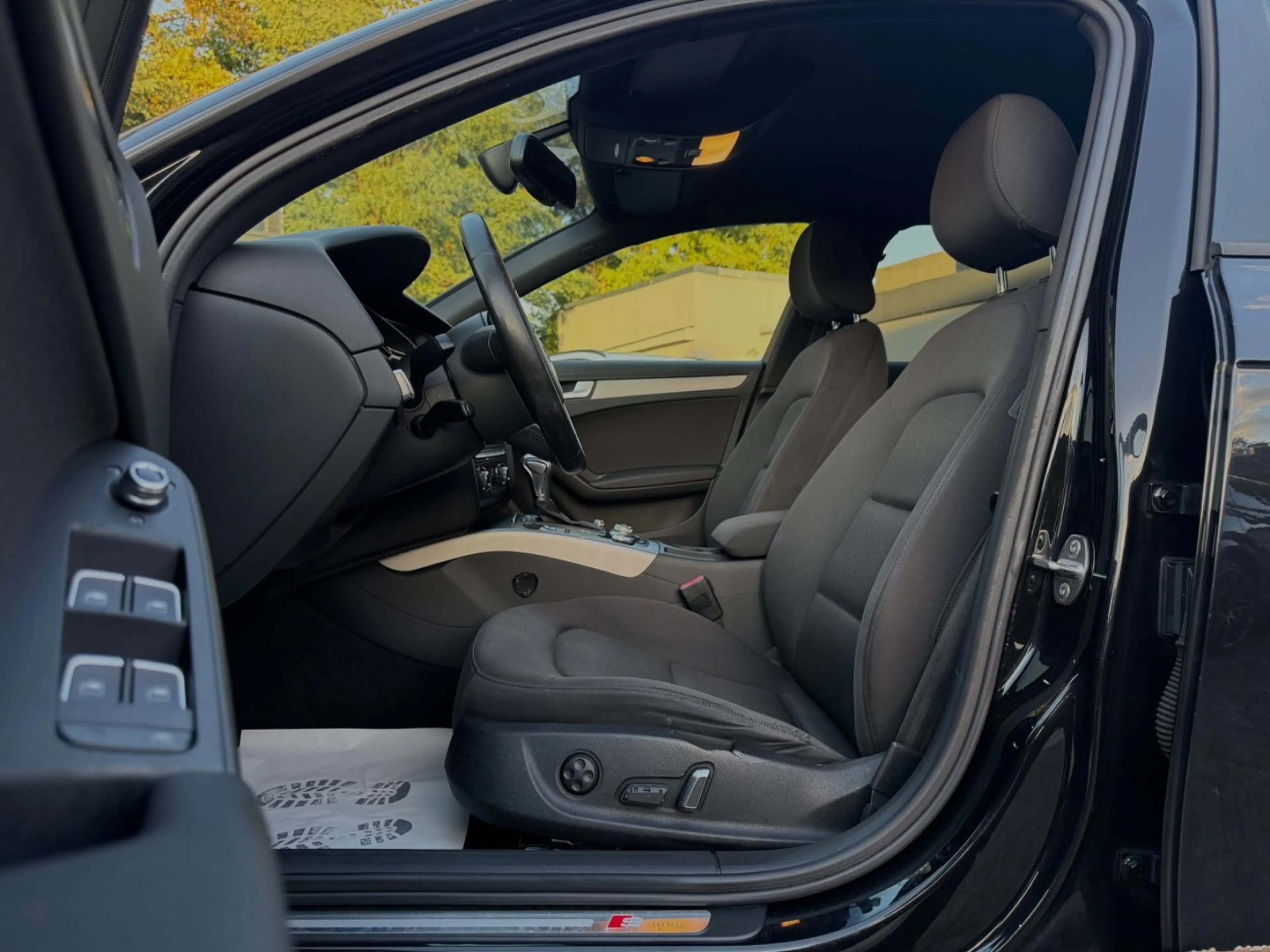 Audi A4 Avant Attraction 2.0 TDI Automatik*S-Line*LED — photo 12