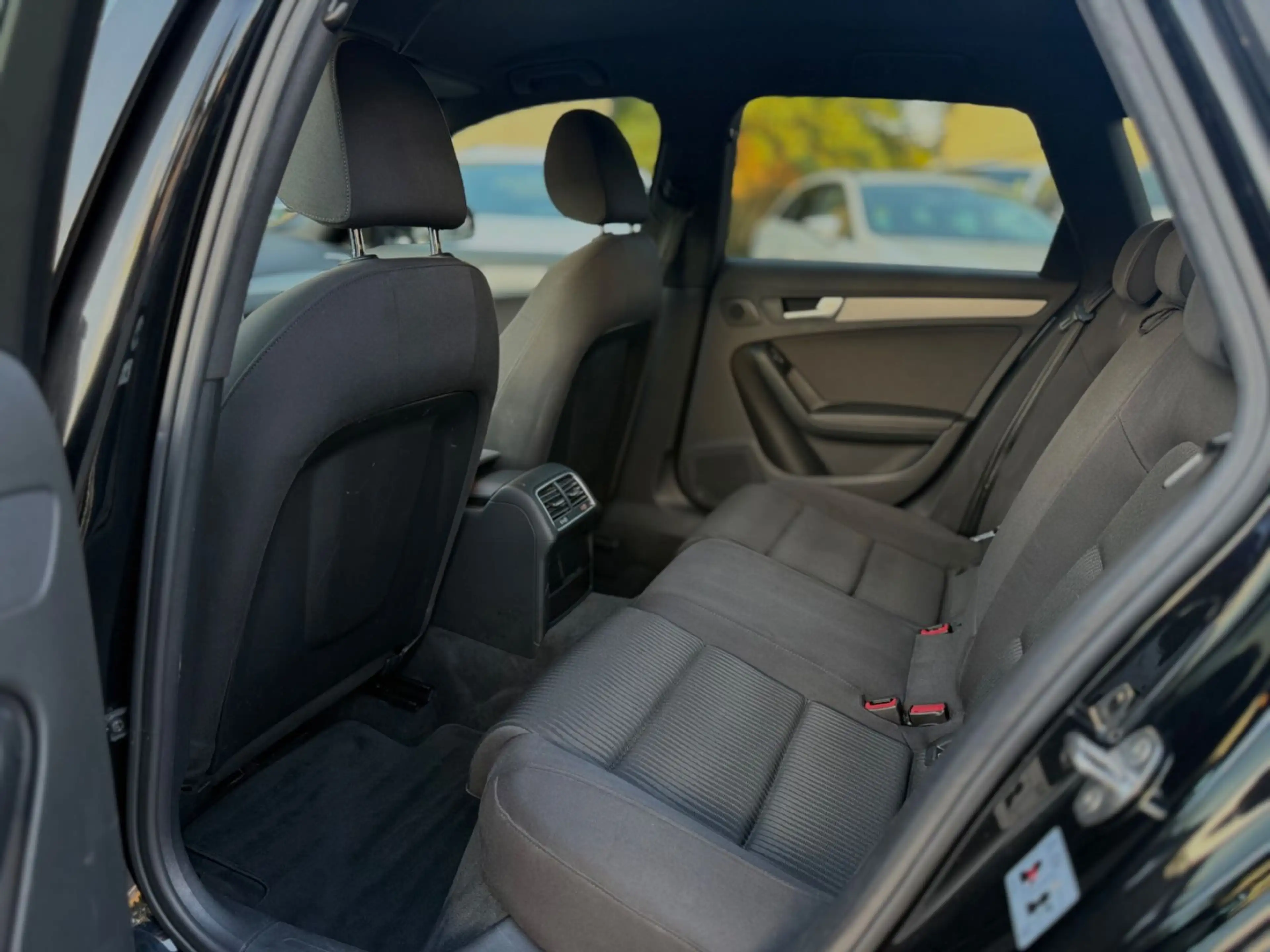 Audi A4 Avant Attraction 2.0 TDI Automatik*S-Line*LED — photo 15