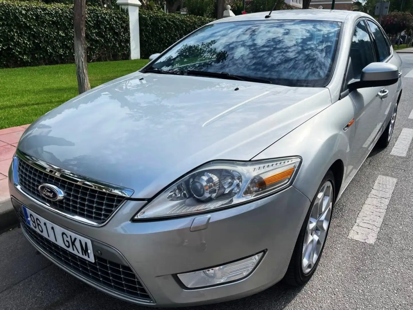 Ford Mondeo Berlina Manual de 4 Puertas Grau - 1