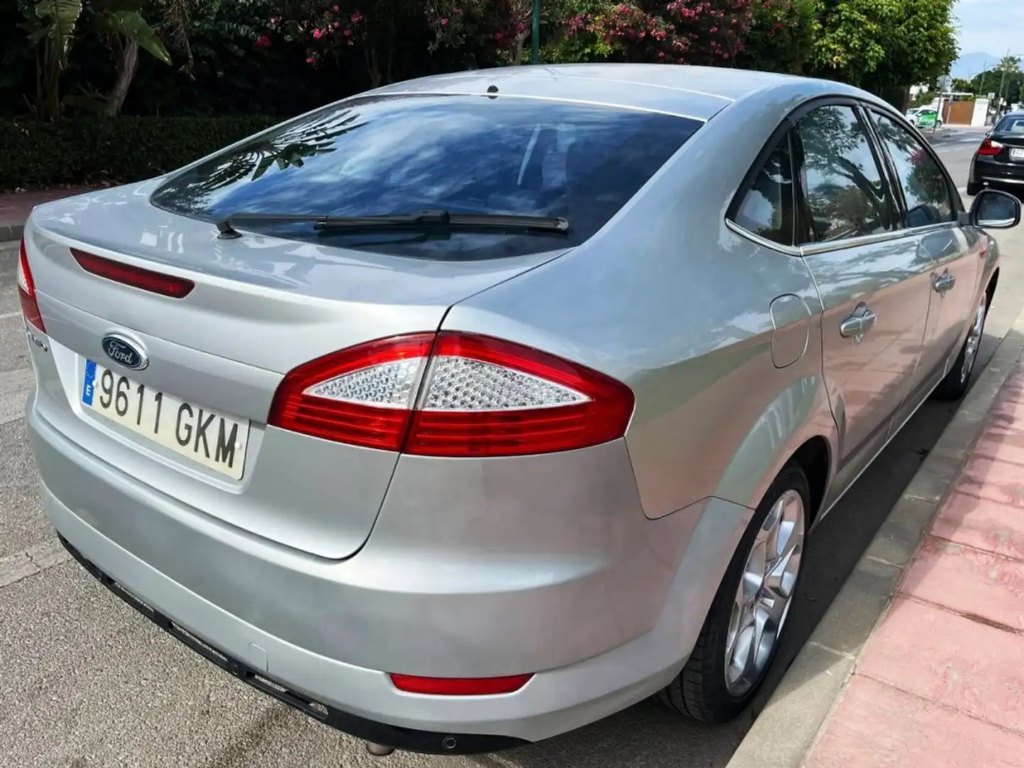 Ford Mondeo Berlina Manual de 4 Puertas Grau - 2
