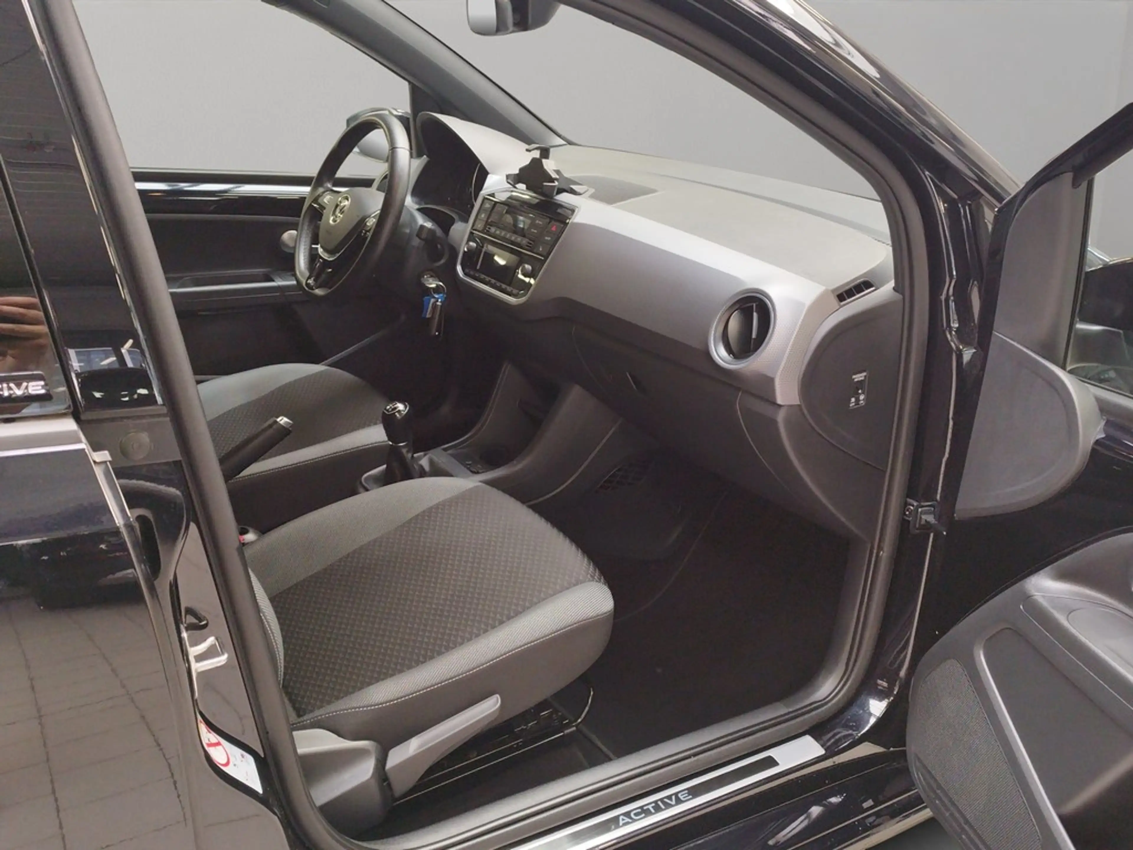 Volkswagen e-up! move up! 1.0 MPI Kamera GRA Bluetooth — photo 9