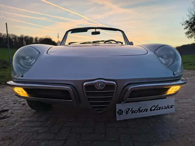 Alfa Romeo Spider Duetto 2000 conversie