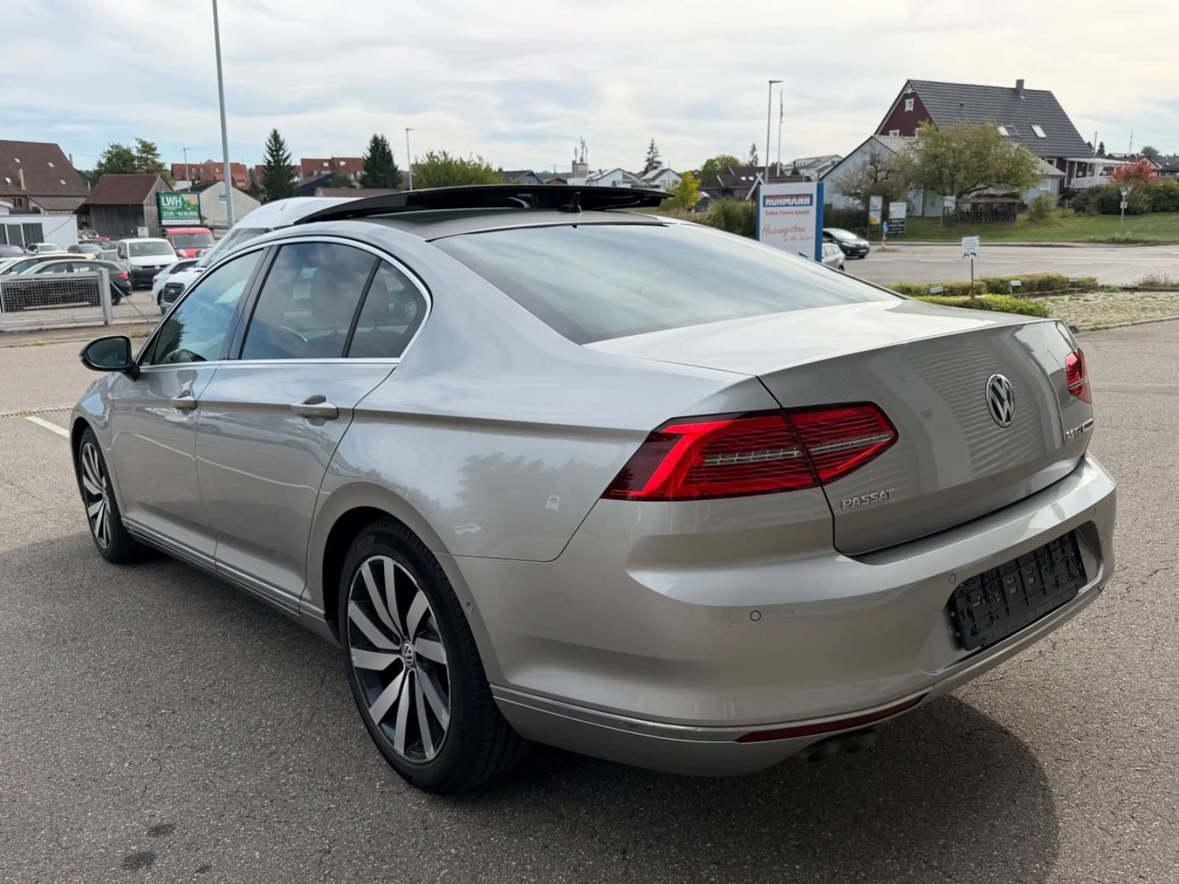 Volkswagen Passat Lim.Highl°R-L°VOLL°LEDER°NAVI°PANO°KAMERA — photo 5
