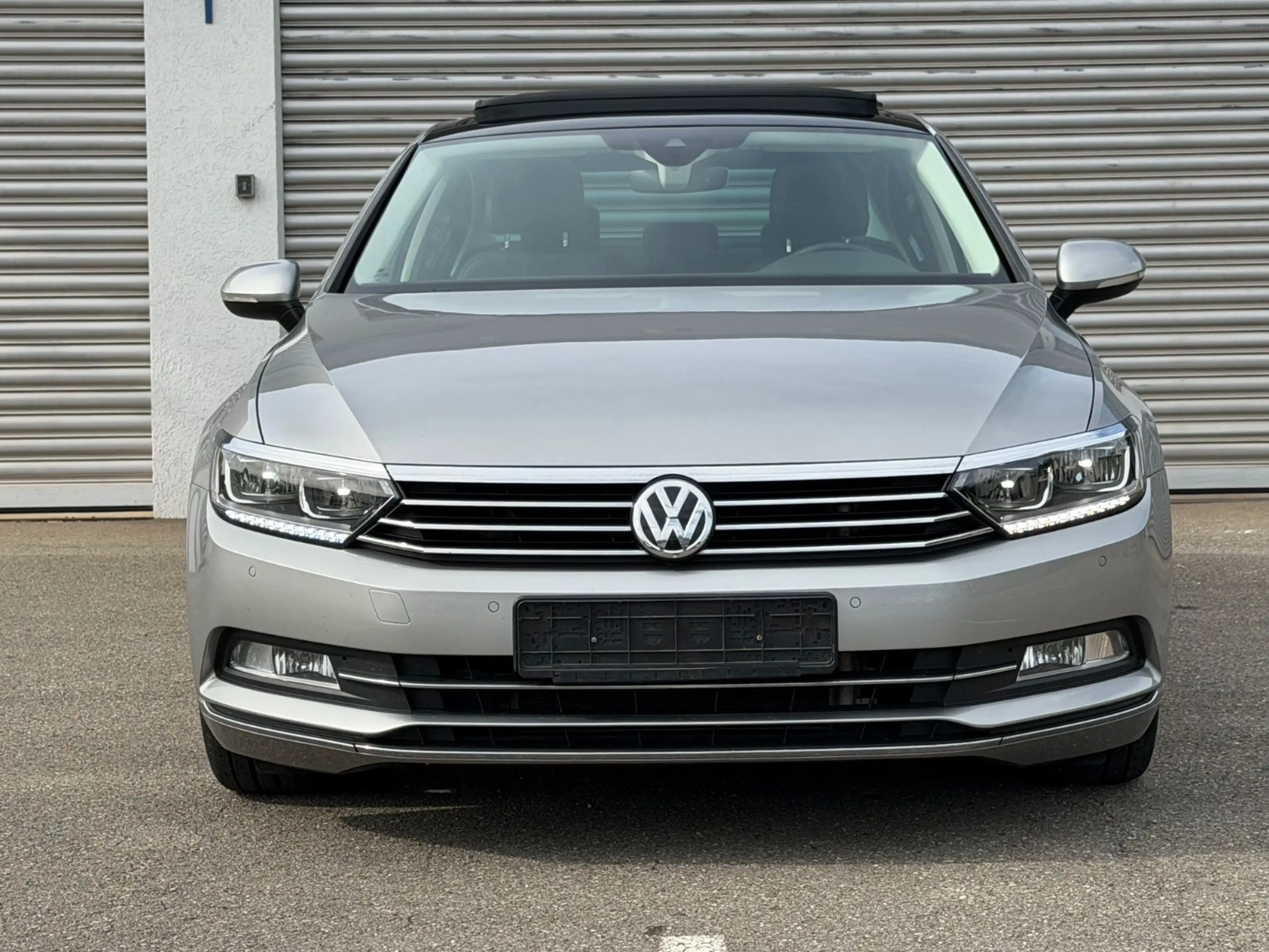 Volkswagen Passat Lim.Highl°R-L°VOLL°LEDER°NAVI°PANO°KAMERA — photo 2