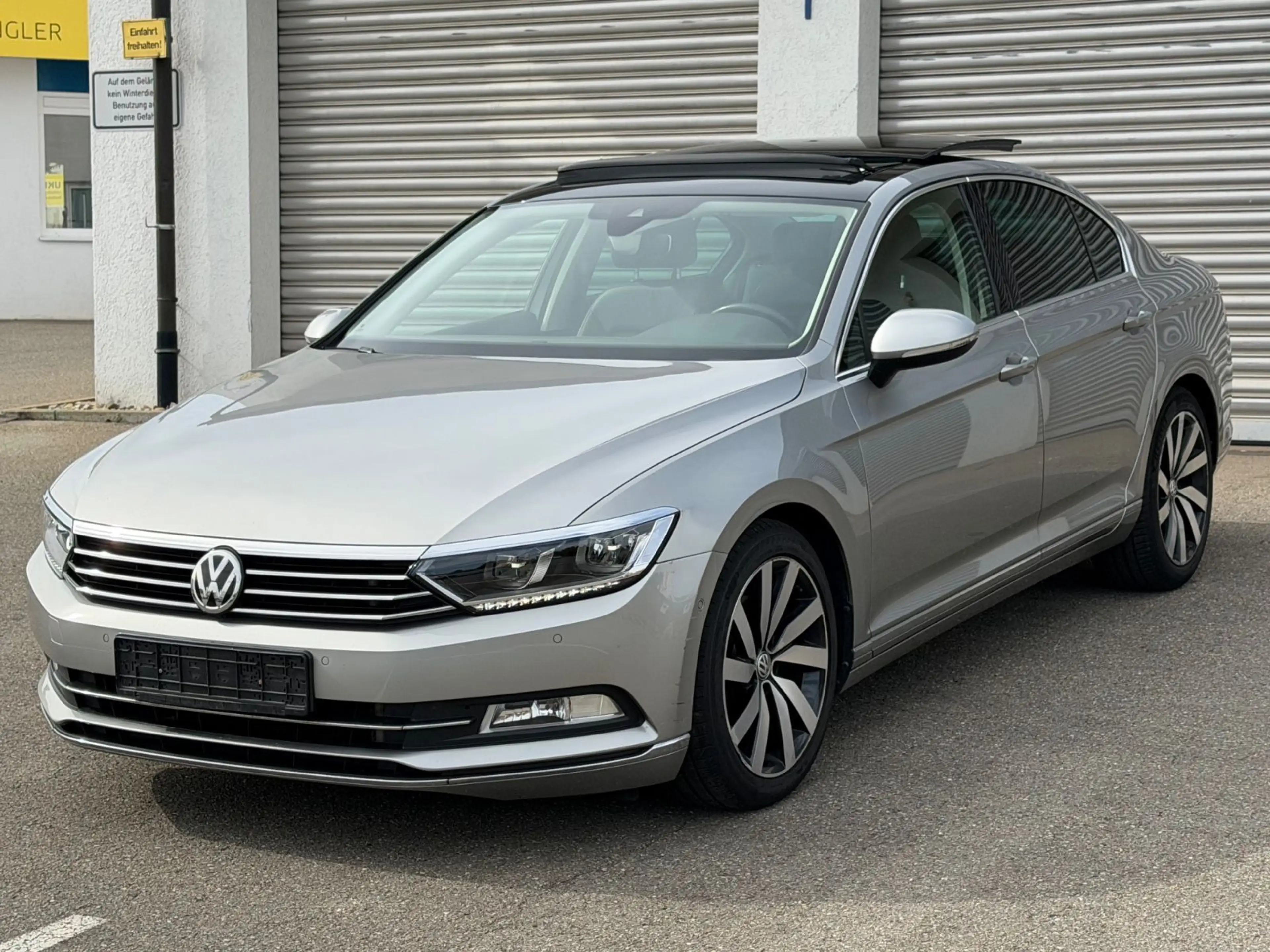 Volkswagen Passat Lim.Highl°R-L°VOLL°LEDER°NAVI°PANO°KAMERA — photo 8
