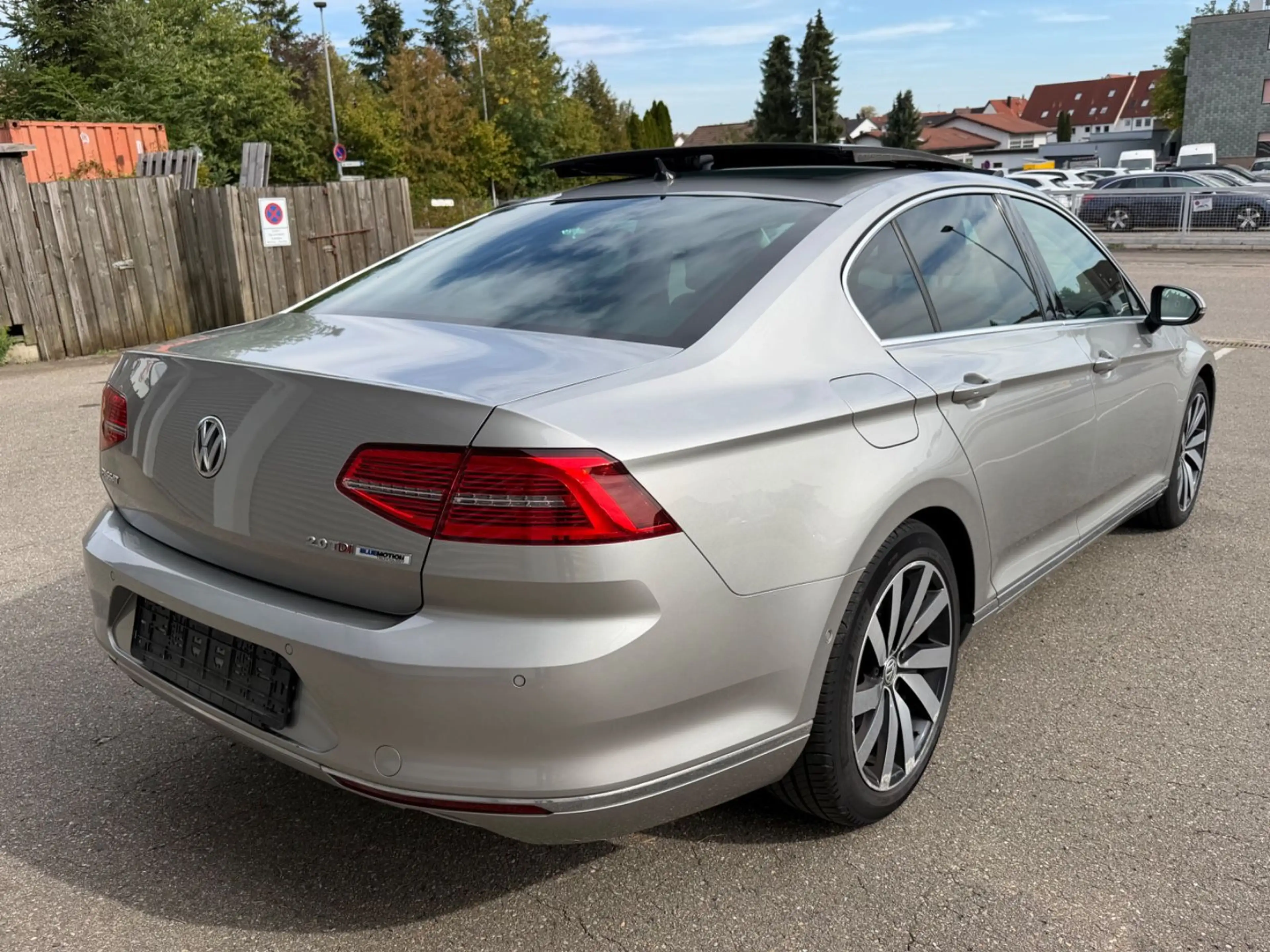 Volkswagen Passat Lim.Highl°R-L°VOLL°LEDER°NAVI°PANO°KAMERA — photo 6