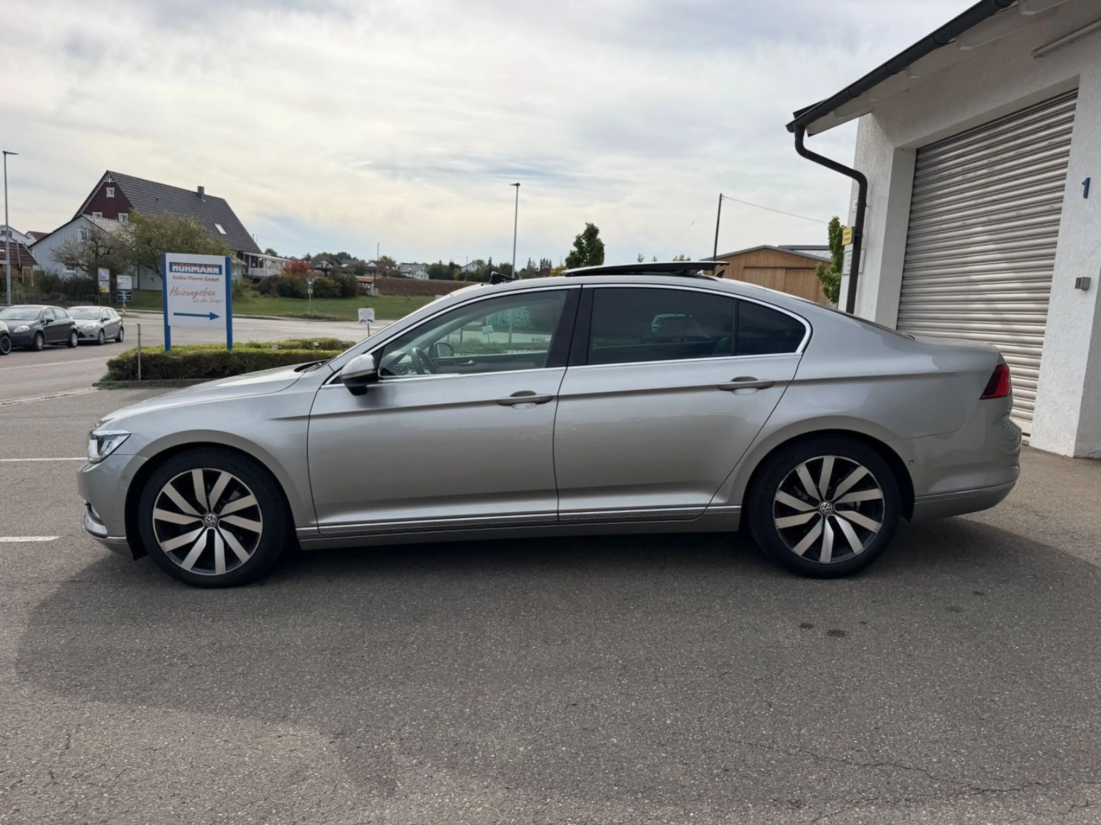 Volkswagen Passat Lim.Highl°R-L°VOLL°LEDER°NAVI°PANO°KAMERA — photo 4