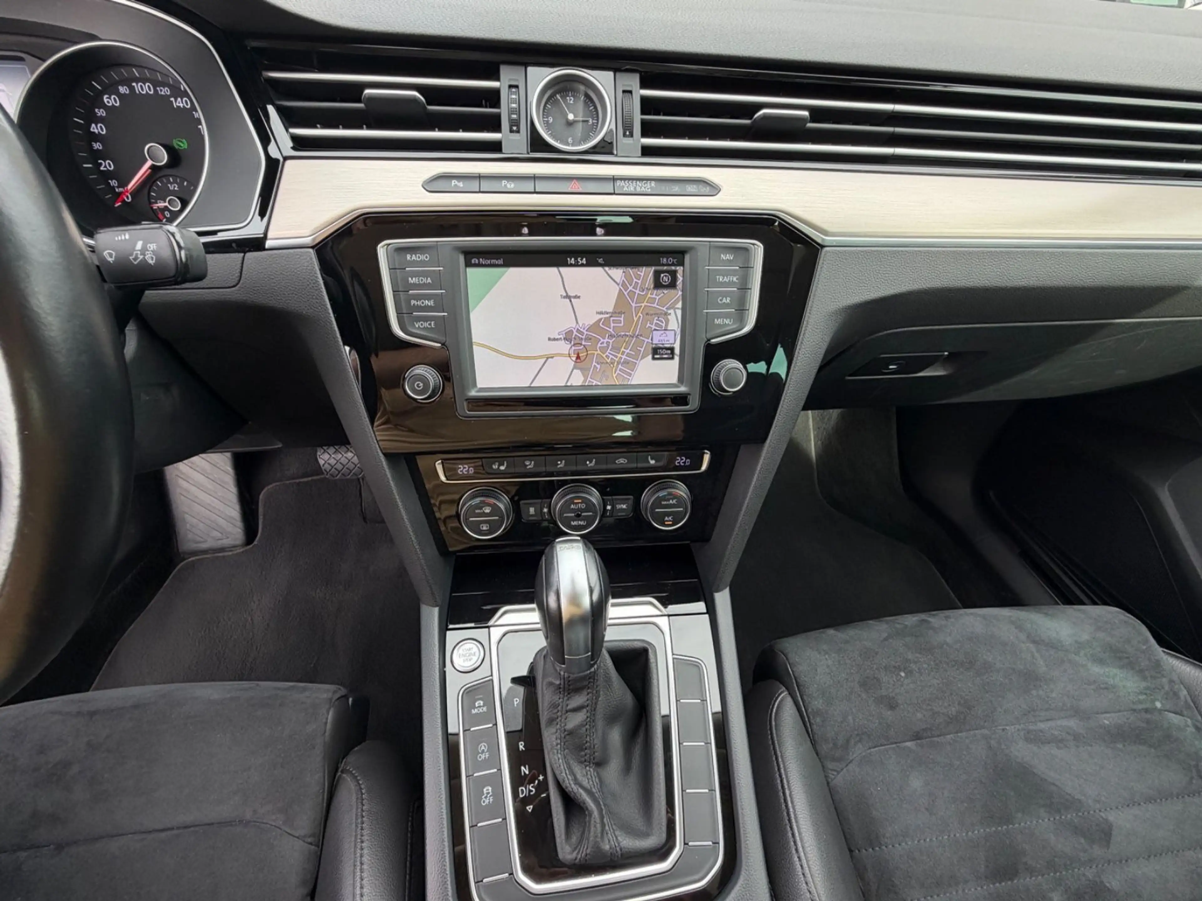 Volkswagen Passat Lim.Highl°R-L°VOLL°LEDER°NAVI°PANO°KAMERA — photo 15
