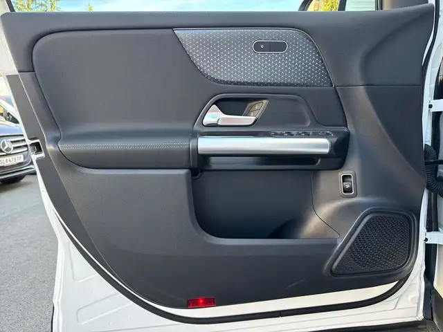 Mercedes-Benz Gla view 11