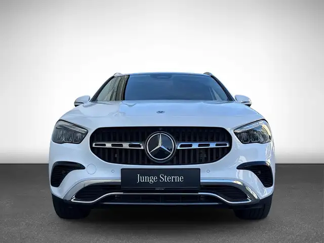 Mercedes-Benz Gla view 4