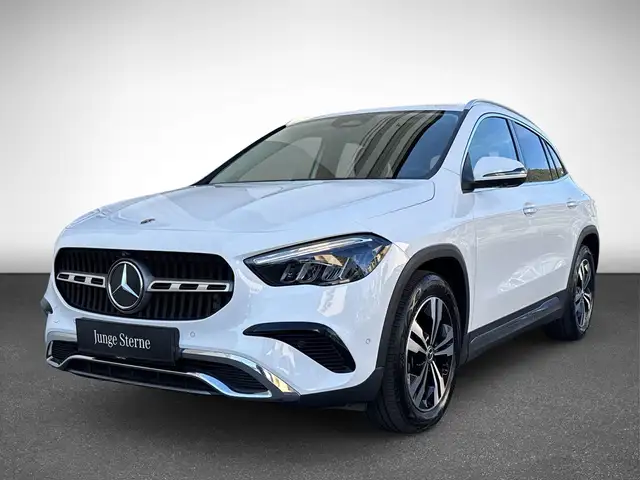 Mercedes-Benz Gla view 2